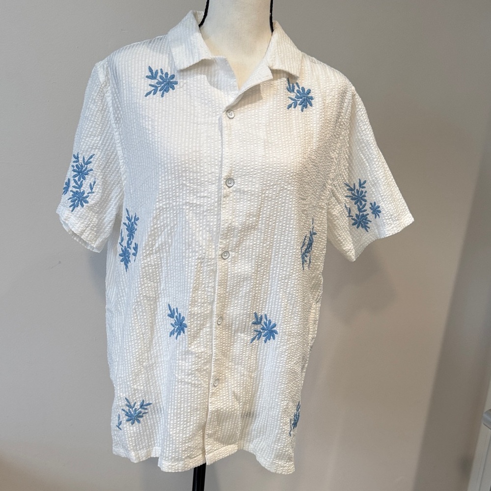 Women’s Good Times and Sunny Days Free Planet Casual White and Blue Floral Shirt